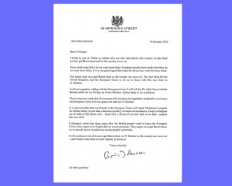 约翰逊另外发了一封附有签名的信件给欧盟，阐述延期脱欧是一个错误，AP