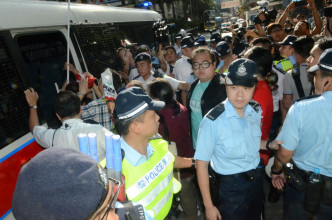 香港眾志林淳軒亦被帶走。