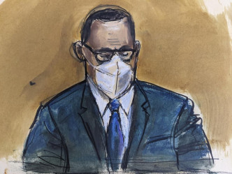 另一庭上的繪圖，R. Kelly正聆聽陪審團宣讀判決書。