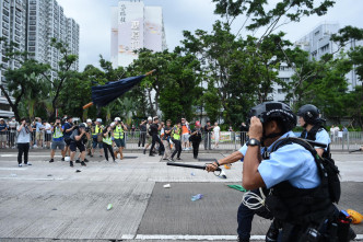 有示威者與警察爆發衝突