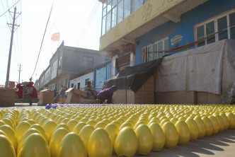 每天有30萬枚金蛋從水湖村銷往全國各地，產值近3億元（約3.5億港元）。  網上圖片
