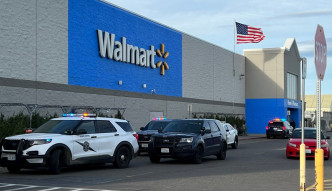 沃爾瑪商場同日也爆發槍擊案。互聯網圖片