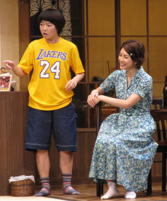 竹內與井本因合作舞台劇而成為好友。