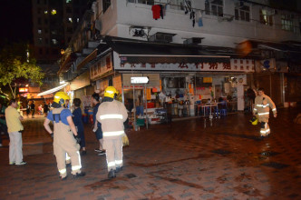 荃湾粥店厨房起火。