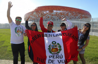大批秘鲁球迷涌到俄罗斯支持国家队。AP图片