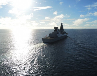 英国的伊莉莎白女王号航母战斗群今日于南海，准备与新加坡军队进行军演。互联网图片