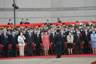 林郑月娥及政府官员出席国庆升旗仪式。