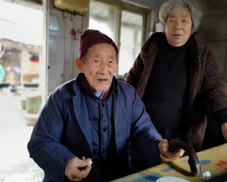 110岁的宋洪根成为上海男人瑞。网图