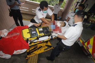 男子被送往律敦治医院抢救。