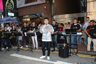 為宣傳演唱會，阮兆祥第4次做Busking。