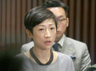 黄定光动议解除陈淑庄的议员职务。