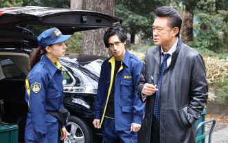 现时正在播放的富士「月九」剧集《Trace〜科搜研之男〜》，由锦户亮(中)主演。