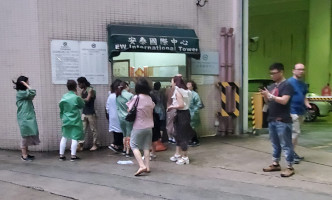 警方早前已疏散附近工廠大廈內的市民｡