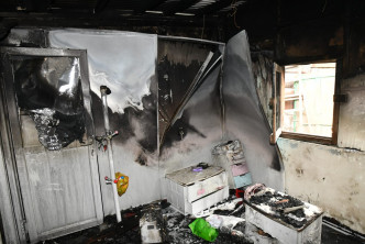 雜物房休息室嚴重焚毀。
