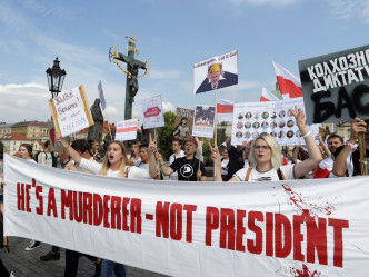 布拉格和华沙有数以千计的上街声援白俄罗斯的示威者。AP