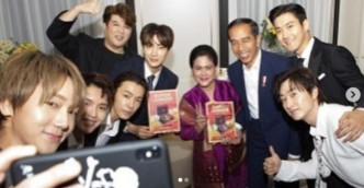 Super Junior與印尼總統佐科維多多及其妻子合照。利特ig圖片