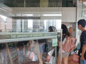 香港大学今日起一连3天举行新生注册日。