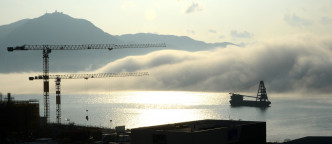 天文台預測大致多雲，初時沿岸有霧。