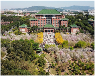 超过10万人涌入华南农业大学赏花挤爆校园。网图