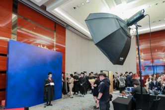 本月22日，他獲邀到上海參加畢業典禮。互聯網圖片
