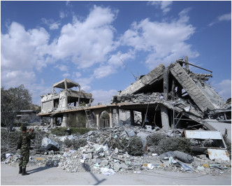 敘利亞昨日遭襲後的科學研究中心損毀嚴重。AP