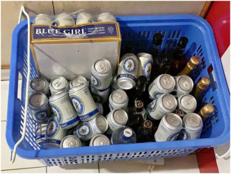 行動中，警員共檢獲約10支酒精飲品以及60罐罐裝啤酒，總值約7000元。