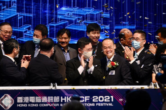 开幕礼由创新及科技局局长薛永恒（前排左三）主持。