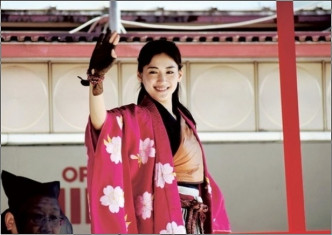 13年由綾瀨遙主演的大河劇《八重之櫻》首播平均收視達21.4%。