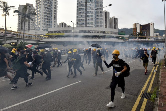 荃灣8月5日有示威者與警方衝突。資料圖片