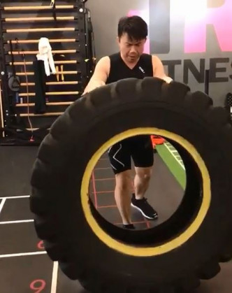 Hanjin近月都不時上載自己健身時的影片，見他瘋狂操練。