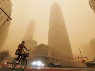 今早7时，PM10浓度平均值飙升至2000微克每立方米以上。AP图片
