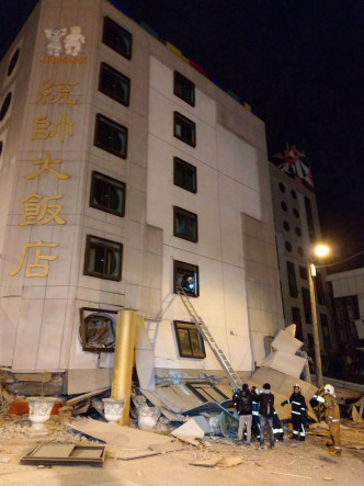 花莲统帅酒店塌陷。网上图片