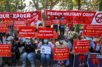 缅甸持续有反对军队夺权的示威。AP图片