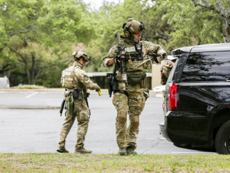 警方接報有人開槍後大為緊張。AP圖片