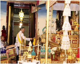 泰皇哇集拉隆功周六早上展开为期3天的加冕仪式。AP
