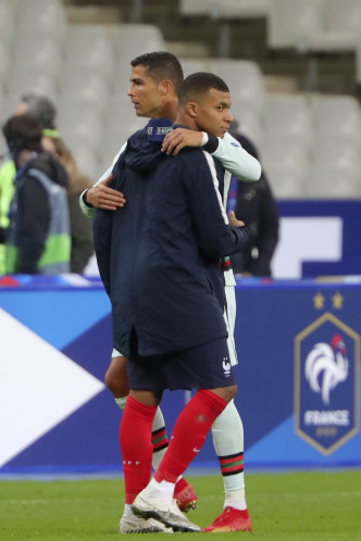 C朗拿度早前有份对阵法国，亦有与法国球员拥抱、交换球衣。AP资料图片