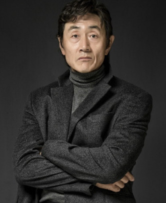 许俊豪则饰演最关键的崔社长。