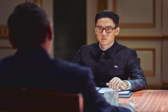 柳演锡饰演北韩元首。