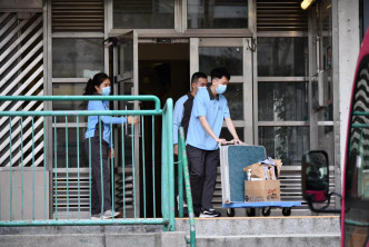 屯門愛暉樓第二座部分居民需要撤離到檢疫中心。
