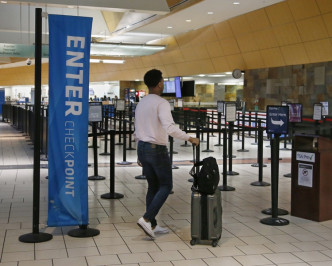 奥克拉荷马州的机场只有寥寥数名旅客。AP