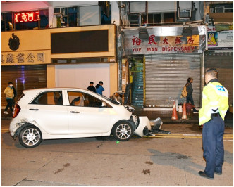 被撞的P牌私家車。