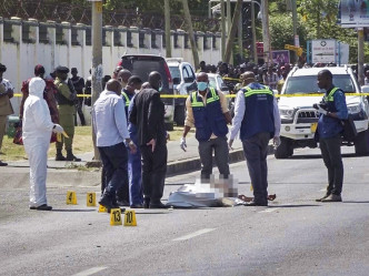 坦桑尼亞女總統蘇盧胡表示，該名武裝男子已被擊斃。AP圖片