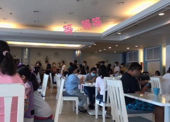 酒店餐厅入座及送餐安排混乱。香港 Staycation酒店交流谷图片