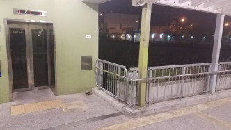 一名退休九巴車長彩福邨墮橋亡，壓中一輛電單車。