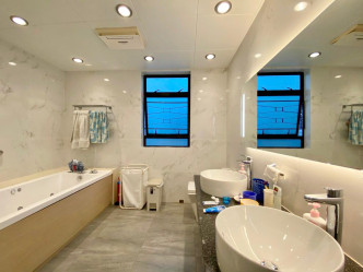 浴室浴缸設計，住戶可享浸浴之樂。