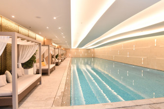 会所设25米室内游泳池。