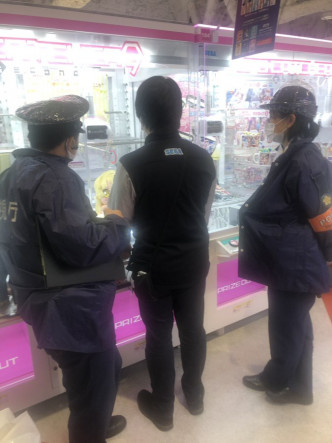 东京一名顾客因机器夹不到公仔报警。网上图片
