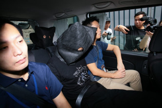 行动中拘捕两名男子，涉嫌「贩毒」被拘捕。 杨伟亨摄