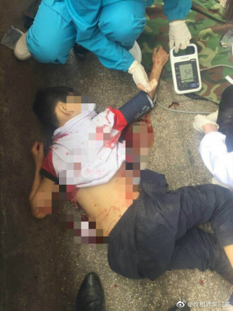 江西10歲男生被同學父親闖課室斬死。網上圖片