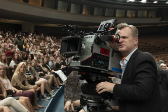 Nolan在访问中透露自己对IMAX摄影机的喜爱。表示IMAX的解像度能完美呈现真实场景，又适用于不同影像格式。